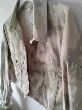 Chaqueta camuflaje Bershka S