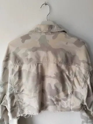 Chaqueta camuflaje Bershka S
