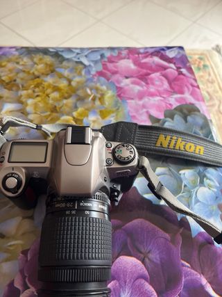 Cámara Nikon F65 Plata y Negra
