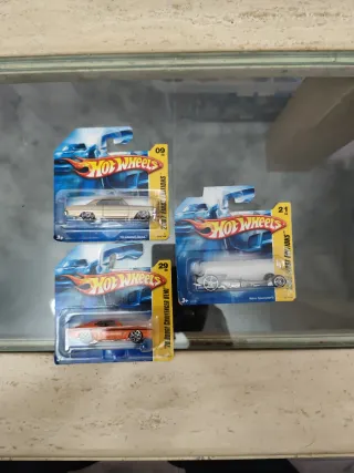 Hot Wheels 2008 First Editions y otras series.