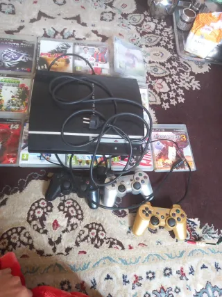 Console PS3 con 2 controller e 5 giochi