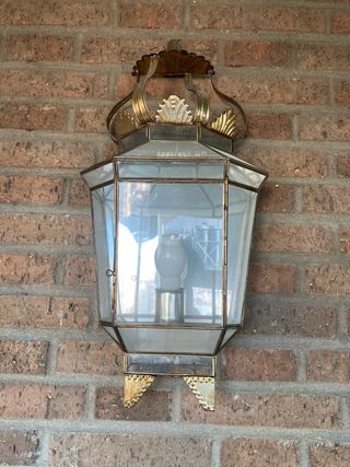 Farol antiguo de metal y cristal