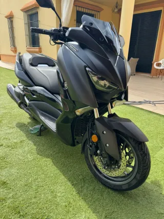 Yamaha XMAX 400 - Maxi Scooter Negra