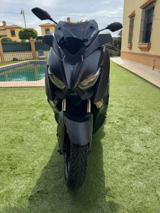 Yamaha XMAX 400 - Maxi Scooter Negra