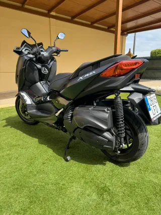 Yamaha XMAX 400 - Maxi Scooter Negra