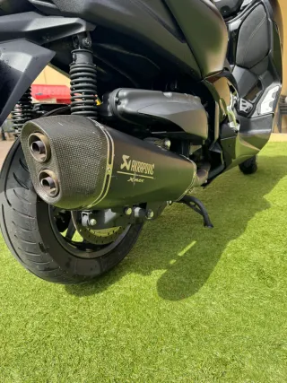 Yamaha XMAX 400 - Maxi Scooter Negra