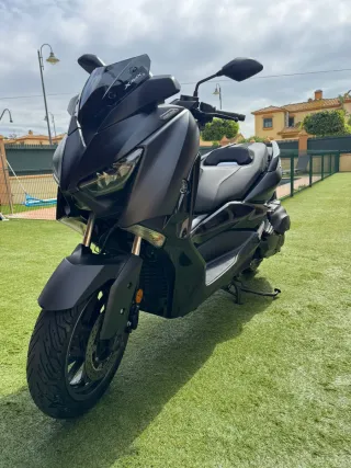 Yamaha XMAX 400 - Maxi Scooter Negra
