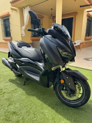 Yamaha XMAX 400 - Maxi Scooter Negra