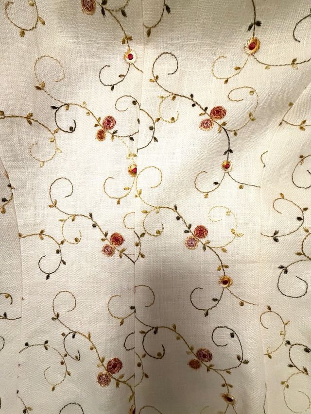 Chaqueta beige floral mujer