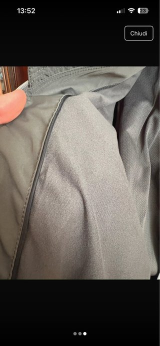 Bomber grigio leggero con cappuccio