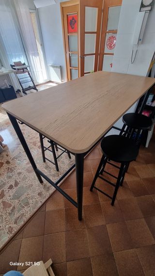 Mesa alta IKEA madera y metal