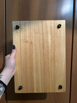 Tagliere in legno con scanalatura