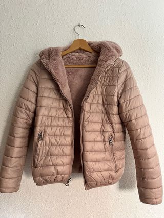 Chaqueta rosa de pelo sintético reversible