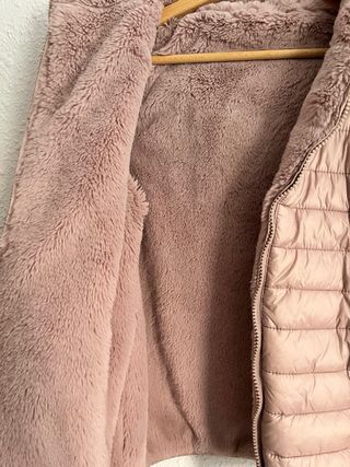 Chaqueta rosa de pelo sintético reversible