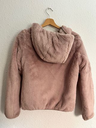 Chaqueta rosa de pelo sintético reversible