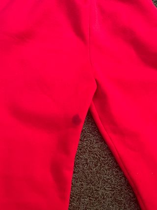 Pantalón de chándal rojo con logo