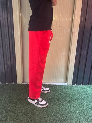 Pantalón de chándal rojo con logo