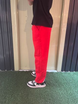 Pantalón de chándal rojo con logo