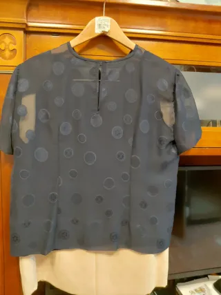 Traje chaqueta falda y blusa beige y azul