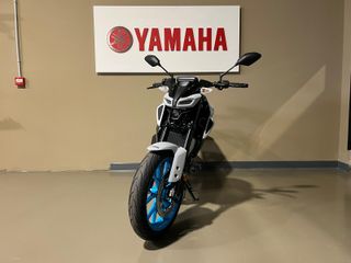 Yamaha MT-125 2025 Blanca y Azul