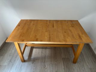 Mesa de comedor de madera maciza
