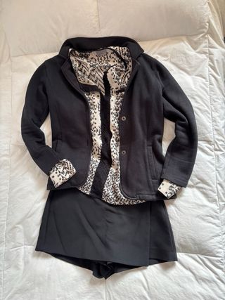 Conjunto Blusa y Falda Pantalón Talla M y chaqueta