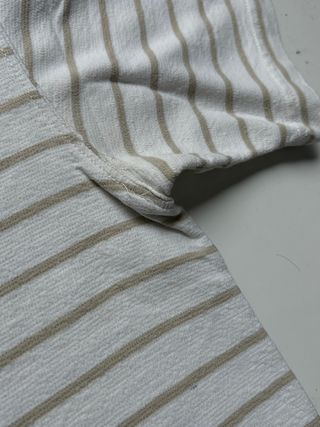 Camiseta Pull&Bear Rayas Blancas y Beige