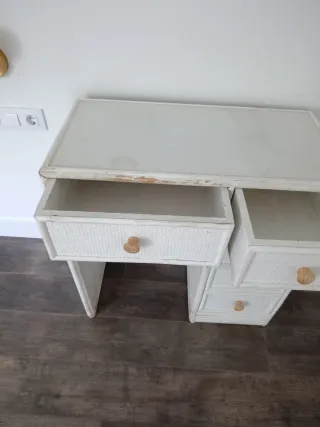 Escritorio madera y mimbre blanco 80x40x80