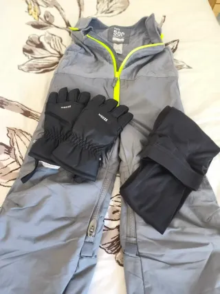 Mono de esquí infantil Talla 6. Regalo guantes