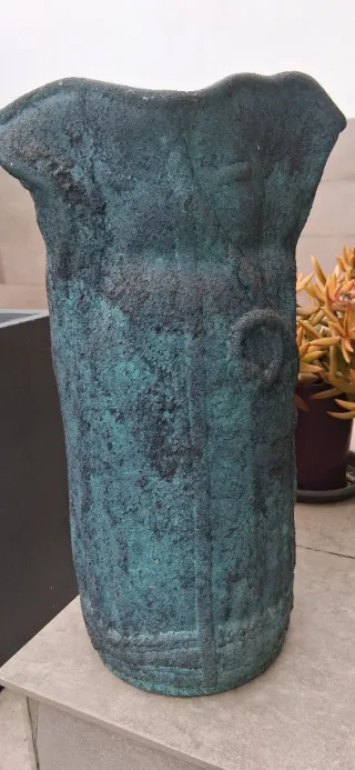 Paragüero de metal con acabado verde