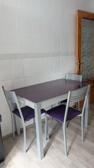 Cocina completa con silestone y electrodomésticos.