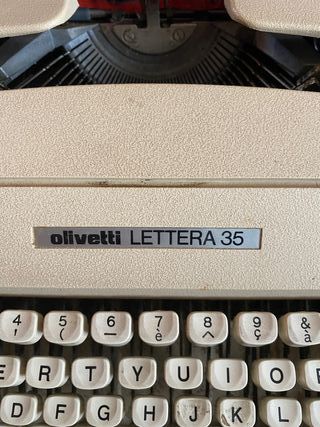 Macchina da scrivere Olivetti Lettera 35