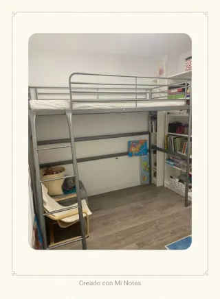 Cama alta IKEA metálica gris