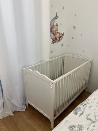 Cuna de bebé blanca
