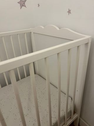 Cuna de bebé blanca