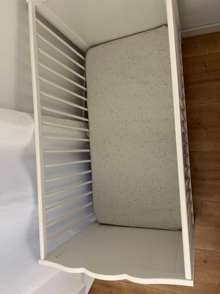 Cuna de bebé blanca