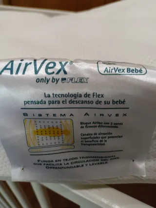 Cuna de bebé blanca