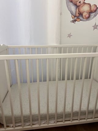 Cuna de bebé blanca