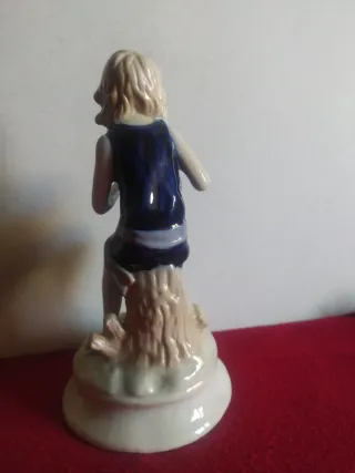 Statuetta Capodimonte ceramica ragazza con lira