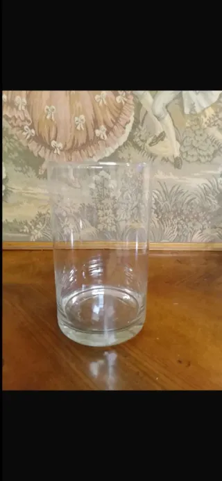 Vaso di vetro trasparente