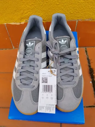 Adidas Gazelle sala grises y blancas
