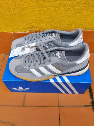Adidas Gazelle sala grises y blancas