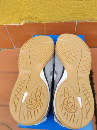 Adidas Gazelle sala grises y blancas