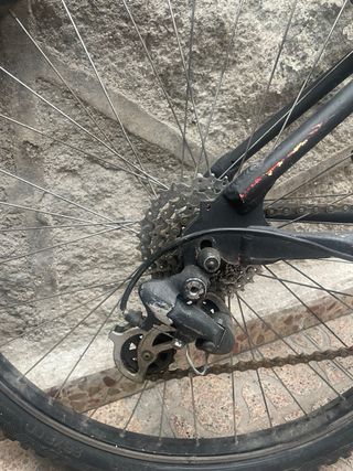 Bicicleta de montaña negra