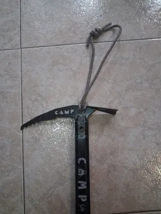 Piolet semiligero alpinismo 70 cmts.