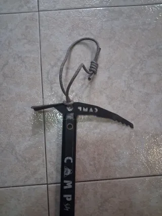 Piolet semiligero alpinismo 70 cmts.