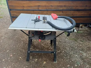 Sierra de mesa poco uso