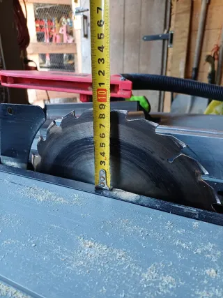 Sierra de mesa poco uso