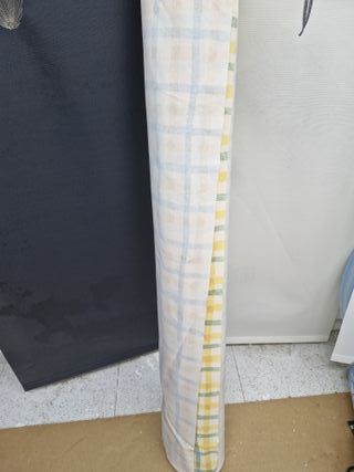 Rollo de tela a cuadros
