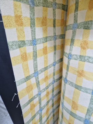 Rollo de tela a cuadros